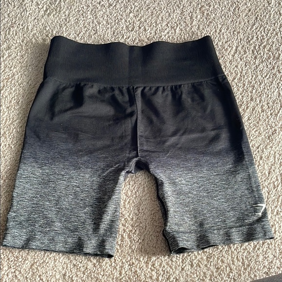 Gymshark ombré Black and Gray Bottoms - Picture 5 of 7